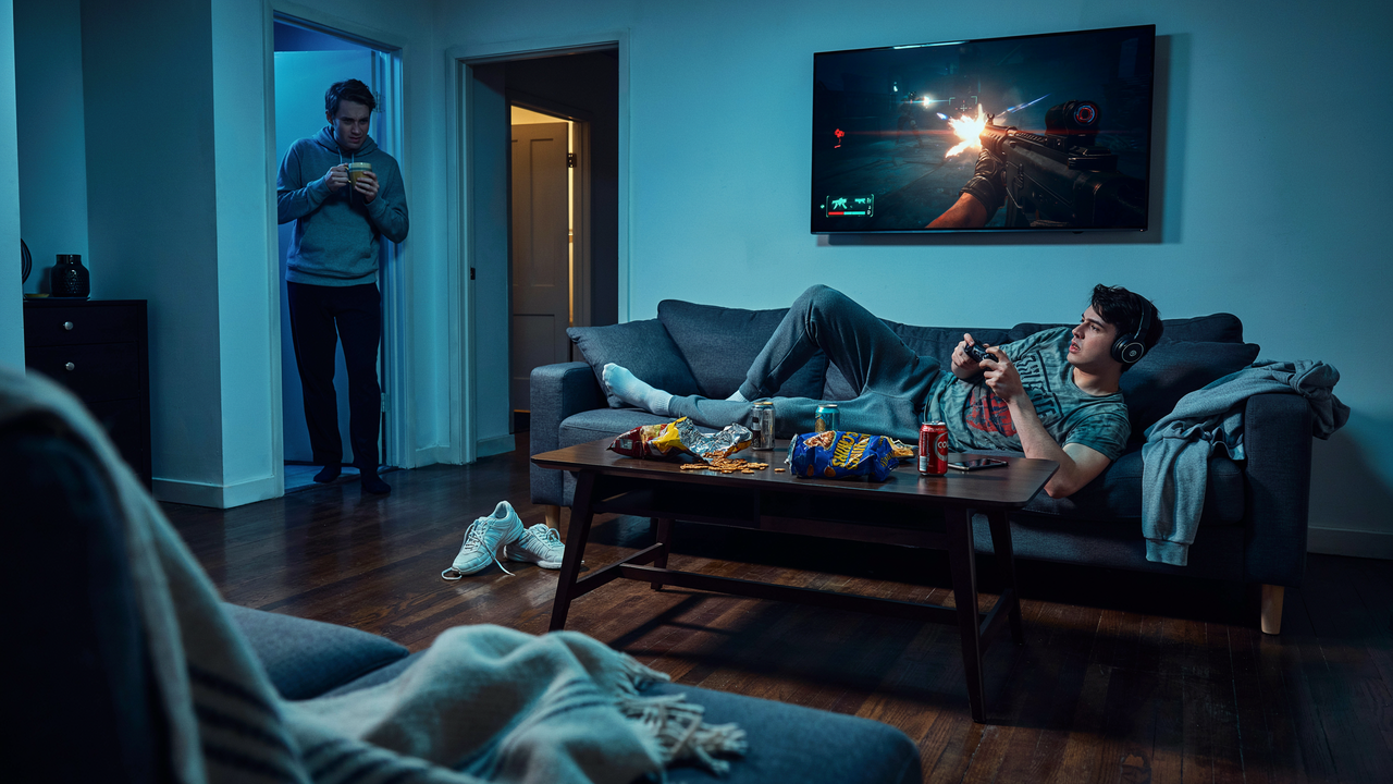 Tenant Trapped In Bedroom After Roommate Colonizes Shared Living Room 24/7 And Starts Sleeping On The Couch Tenant Trapped In Bedroom After Roommate Colonizes Shared Living Room 24/7 And Starts Sleeping On The Couch
