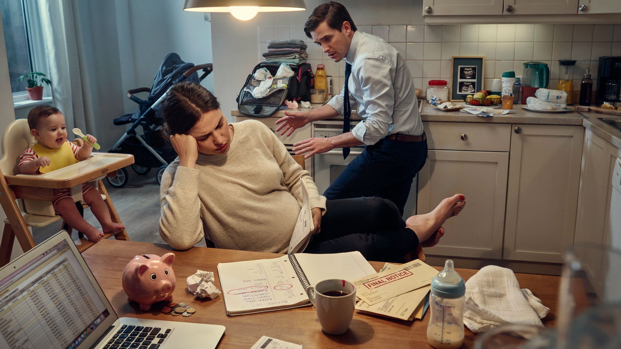 Wife On Mat Leave Pushes Husband For Side Hustle — He Refuses And Wants To Enjoy Work-Life Balance Wife On Mat Leave Pushes Husband For Side Hustle — He Refuses And Wants To Enjoy Work-Life Balance